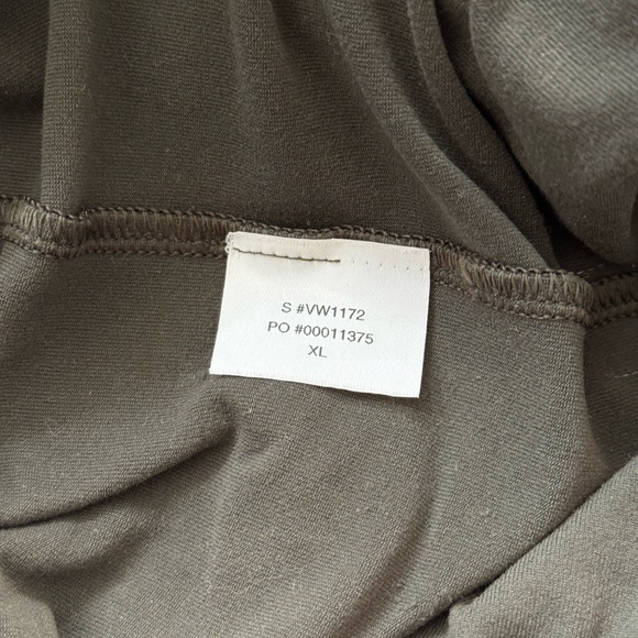 Vuori Halo Performance Crop Tank Top - Picture 6 of 6